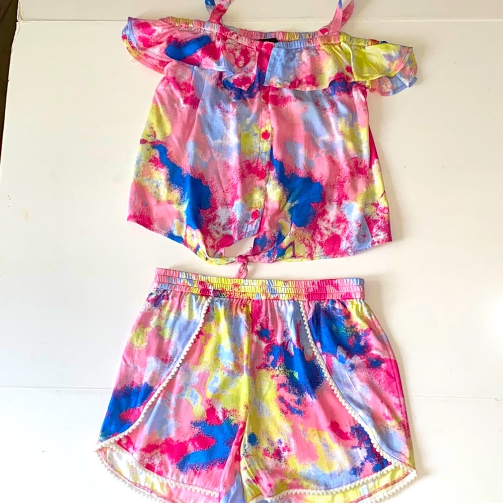 Girls Two piece multi color short set size 14/16